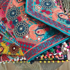 Pochette INDIA style indien, gipsy pour tenue bohème par l'atelier de moka