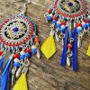 Collection EMMY - CHIC, IMPOSANTE, MAJESTUEUSE ET UNIQUE BOUCLES D 'OREILLES EMMY- JAUNE/BLEU ELECTRIK/ROUGE- Plumes, perles et tissage - différentes couleurs - Collection EMMY MARIAGE -