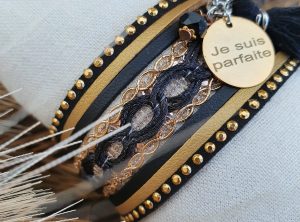 Manchette / Bracelet taille Médium- Collection FETE - réglable avec galon indian - Breloques a message et MANDALA - BY L'atelier de moka